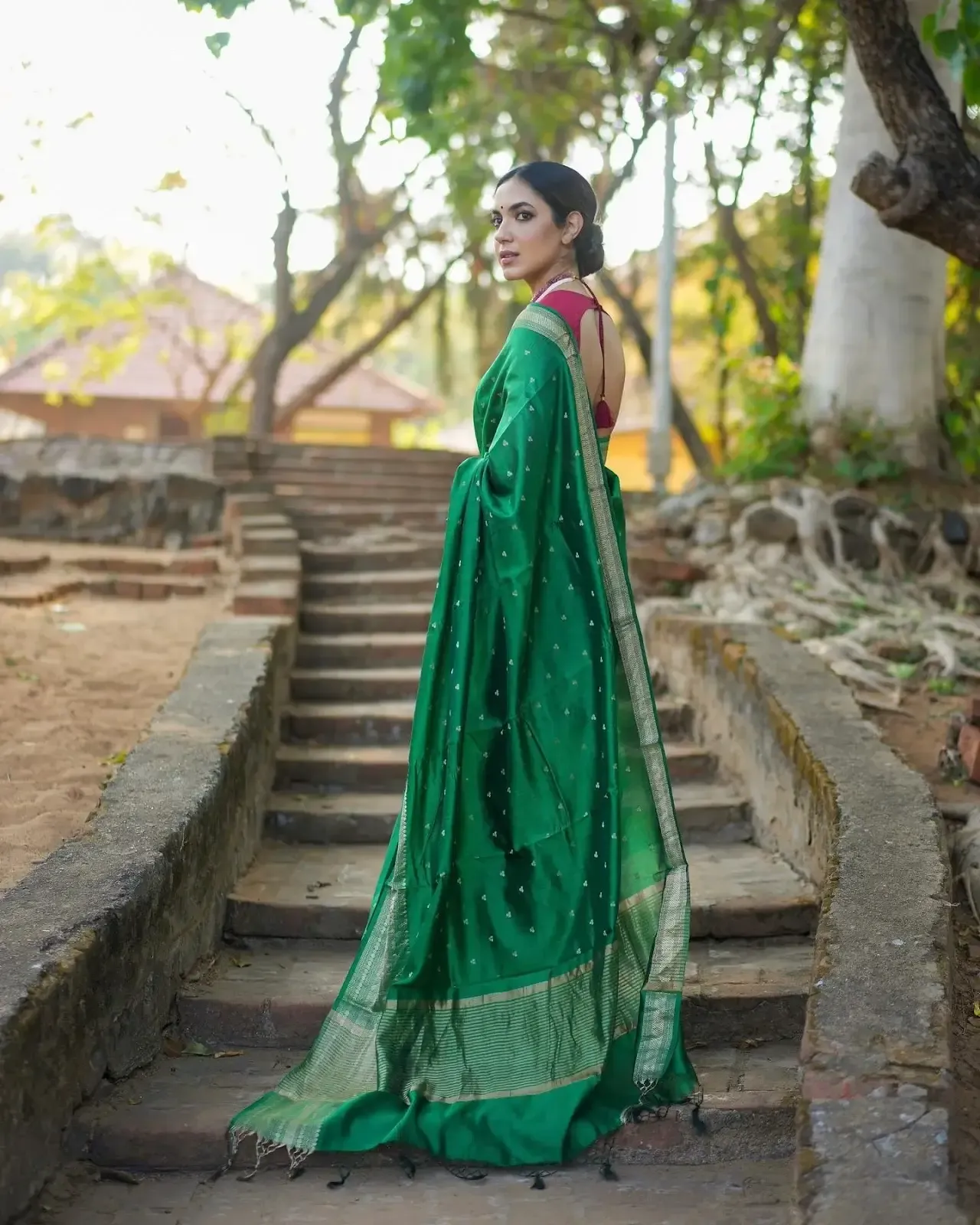 SOUTH INDIAN ACTRESS RITU VARMA IN TRADITIONAL GREEN SAREE 4